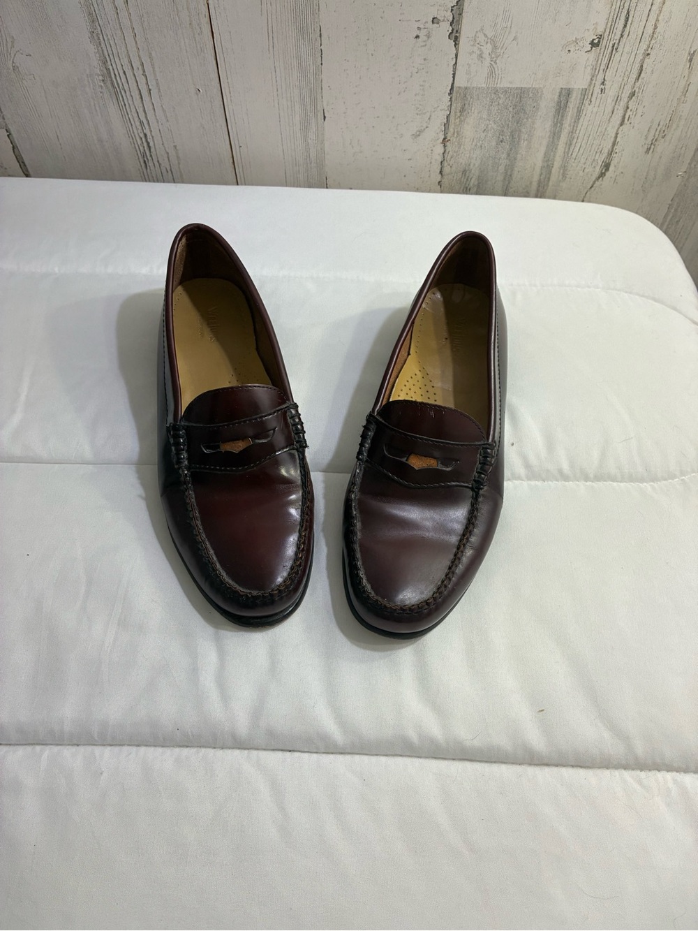 Vintage Weejuns by GH Bass& Co burgundy leather penny loafer Women’s Sz 8.5.